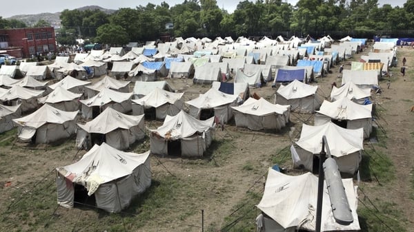 Pakistan - Camps have been set up to help the homeless