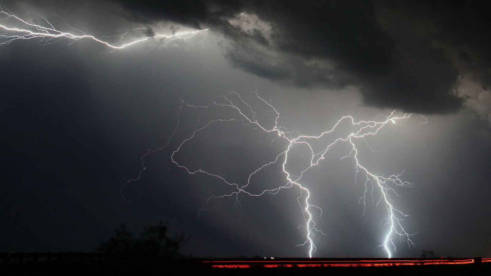 Lightning strike kills 18 school children and their teach