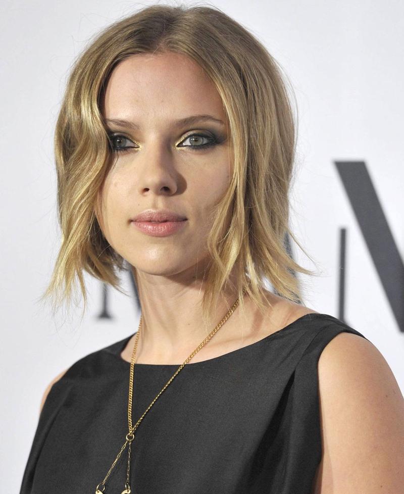 Johansson shows off chic new hairstyle