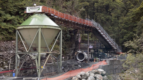 New Zealand - 29 workers trapped at Pike River coal mine