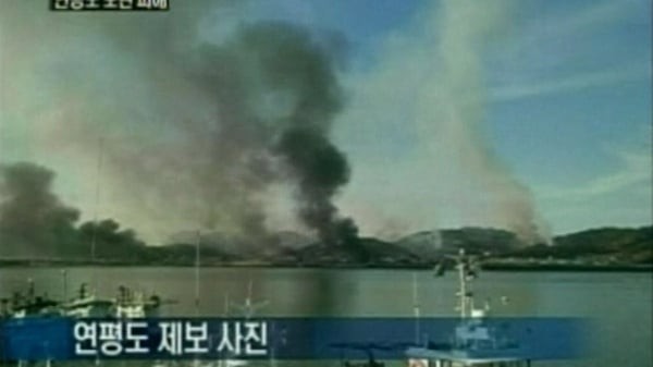South Korea - Dozens of homes on fire after shells hit Yeonpyeong island