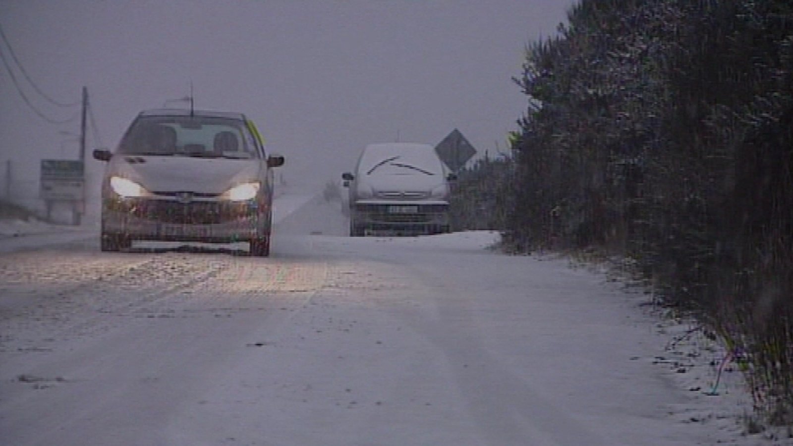 Road surface freeze warning indication Road surface freeze warning indication
