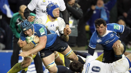 Sean O'Brien crosses the line for Leinster's third try