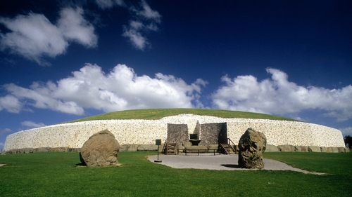 Newgrange - Sunlight enters the chamber on 21 December