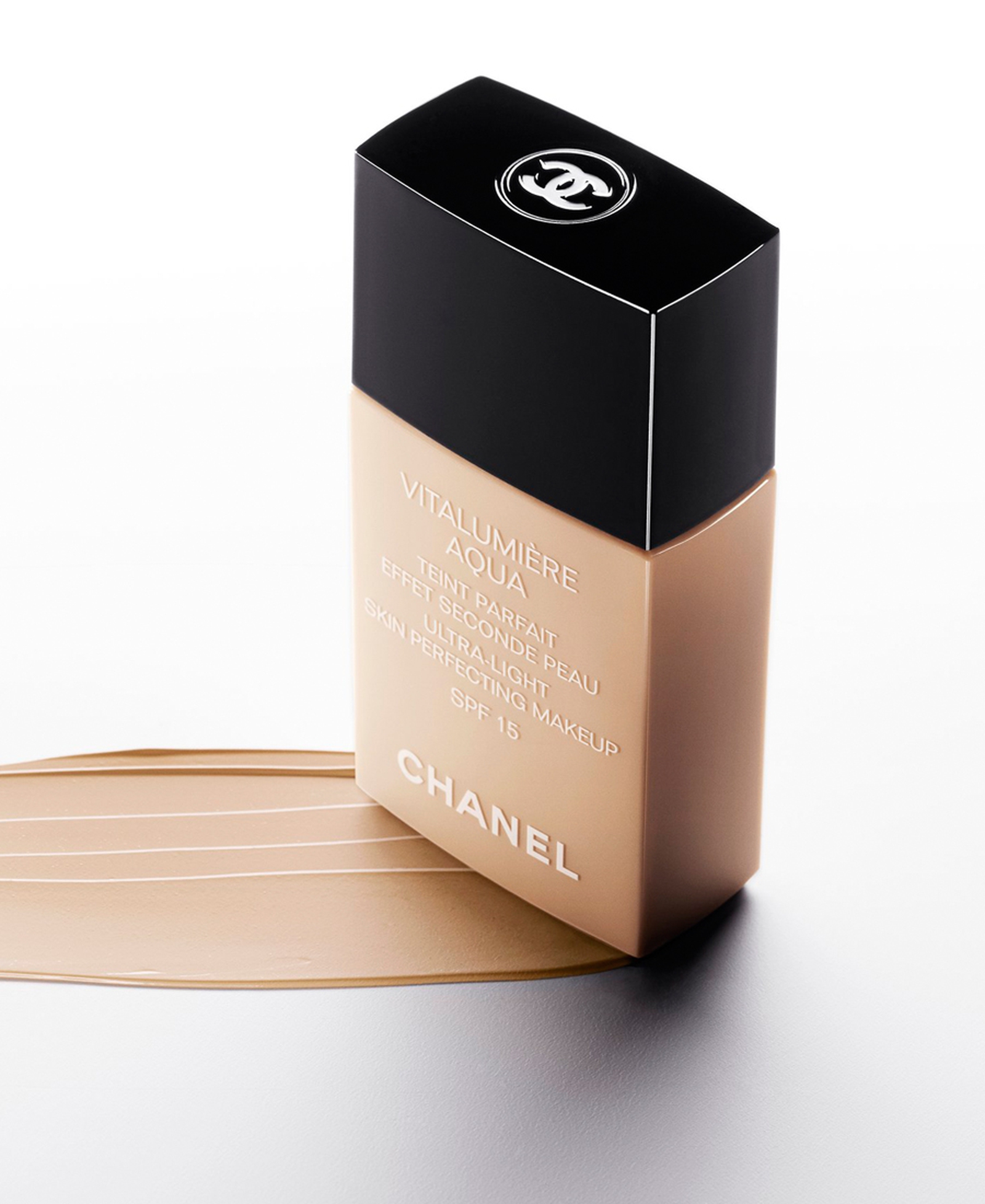 Hidden Beauty: Chanel Vitalumiere Aqua Ultra-Light Skin Perfecting