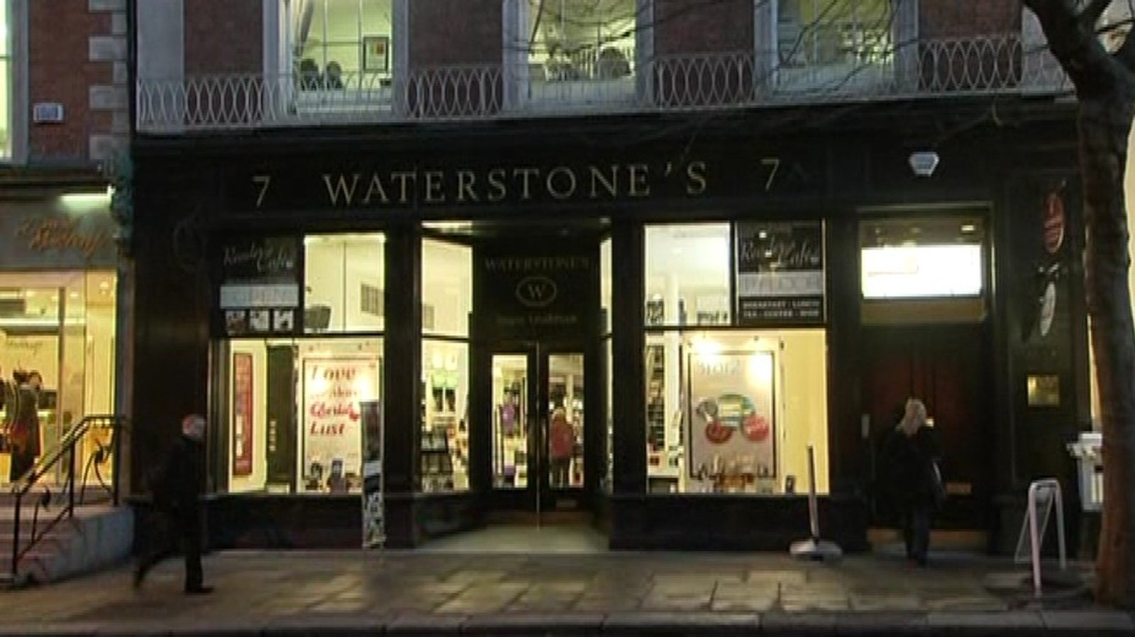 Dublin branches of Waterstone's close