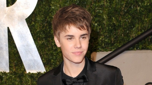 Bieber shouts at TV presenter Bieber shouts at TV presenter