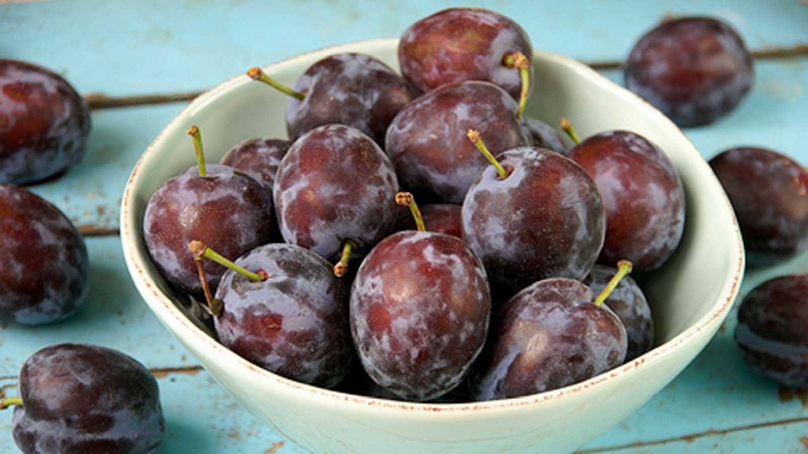 Poached Plums with Amaretti