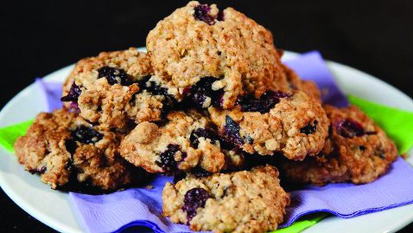 Soft 'n' Chewy Blueberry Oat Cookies