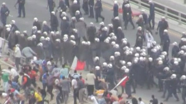 Bahrain clashes - Police fire tear gas