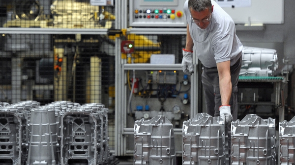 Separate data has shown that US exports grew by almost 1% in July as goods orders increased
