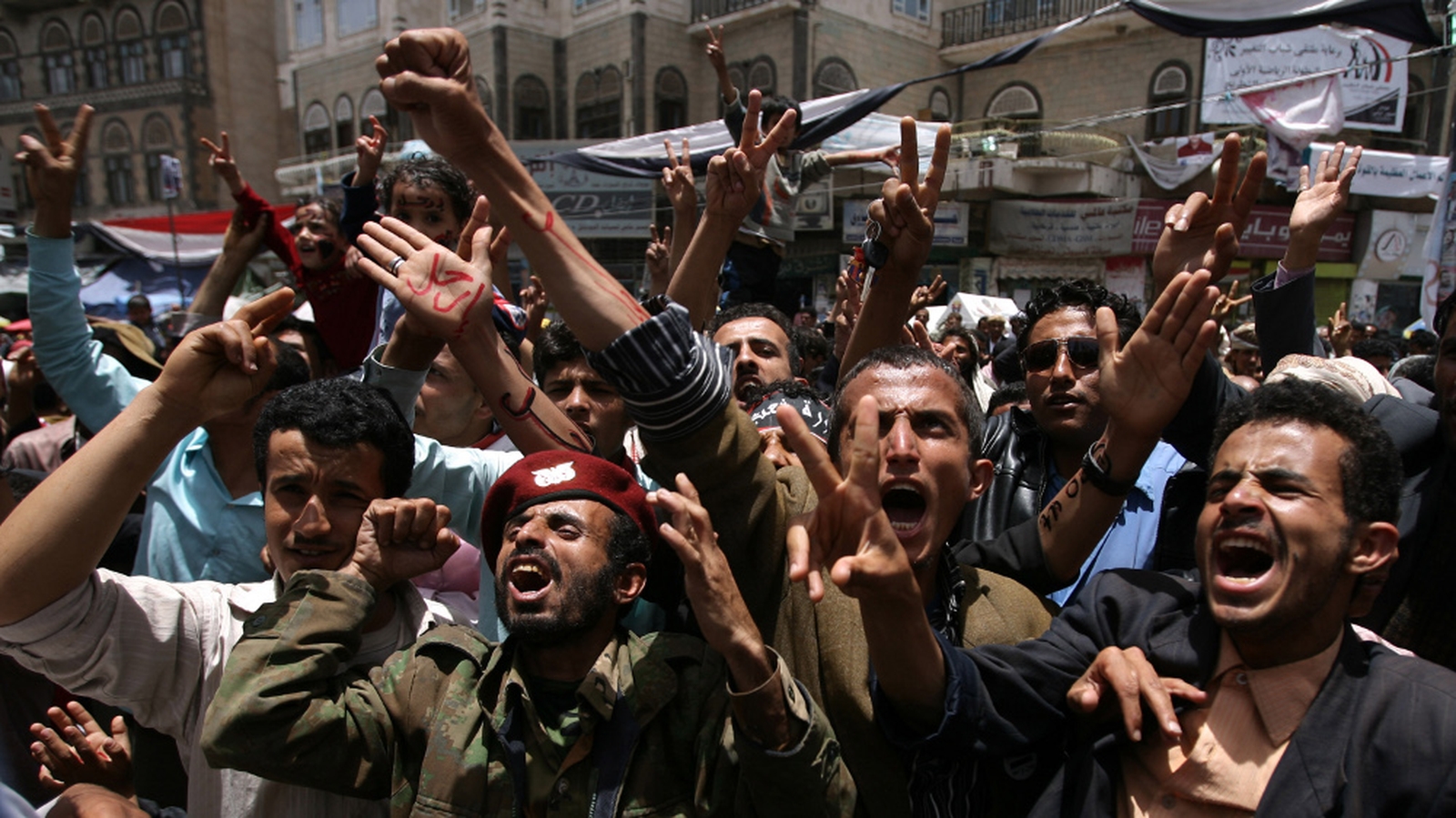 Six dead, 100 shot in Yemen protests