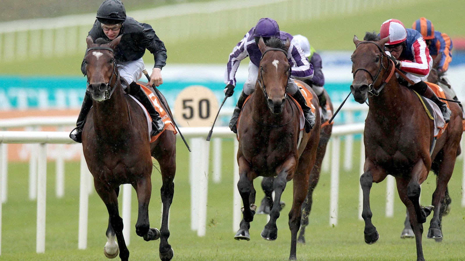 Roderic makes most to land Irish 2000 Guineas