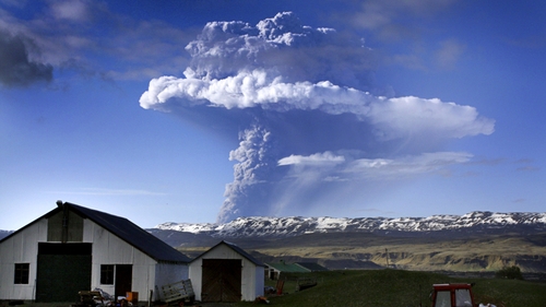 Iceland - Grimsvotn started erupting Saturday