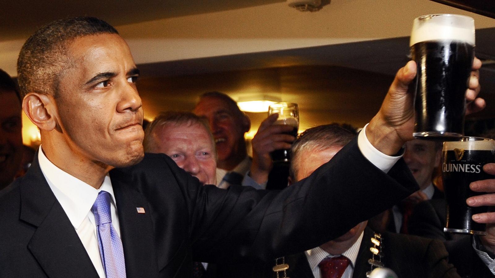 Пьют ли в америке. Обама с пивом. Сухой закон сша 1920. Барак обама фото. Пьют ли в америке.