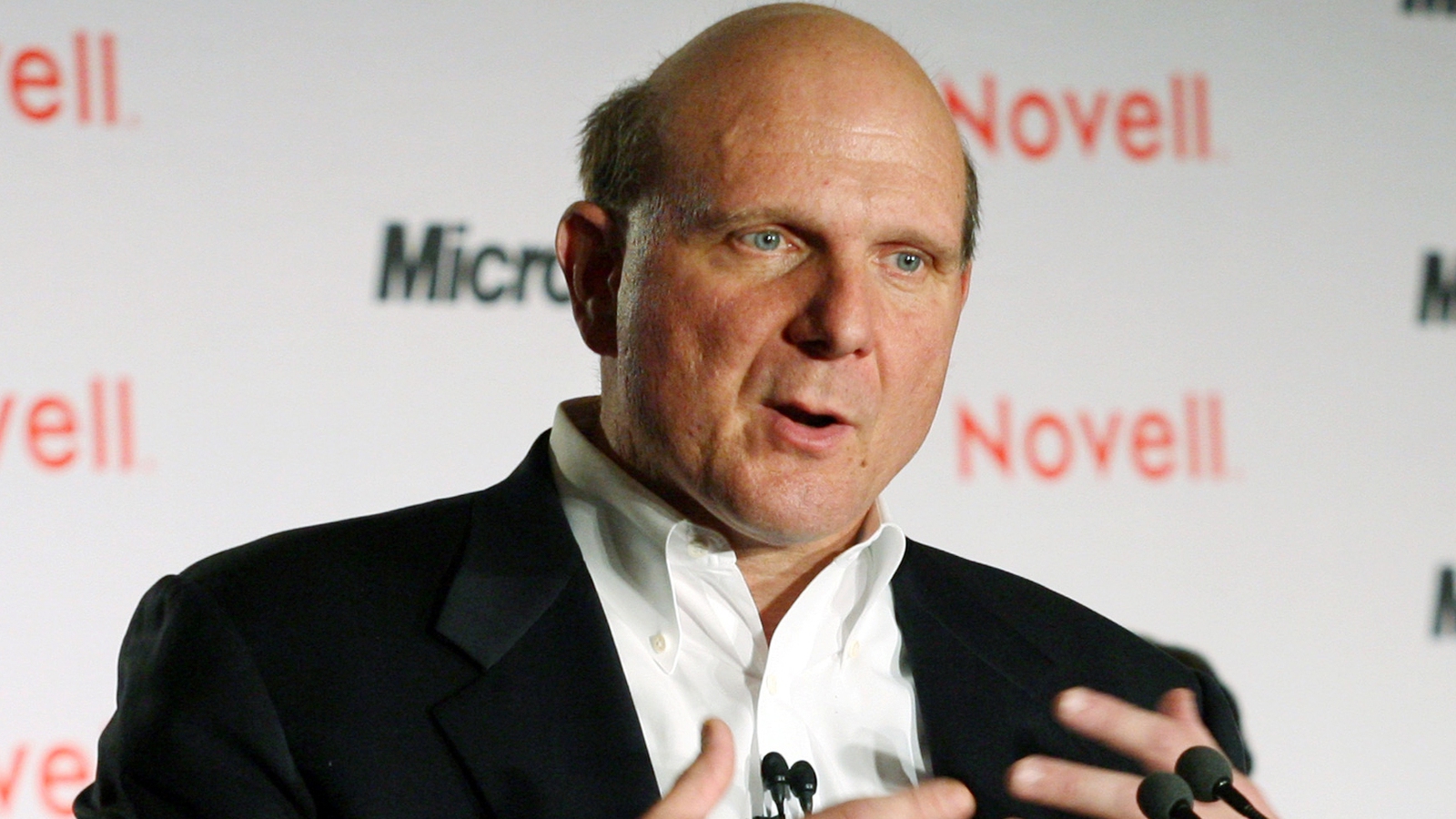 Hedge fund star calls for Microsoft CEO to go