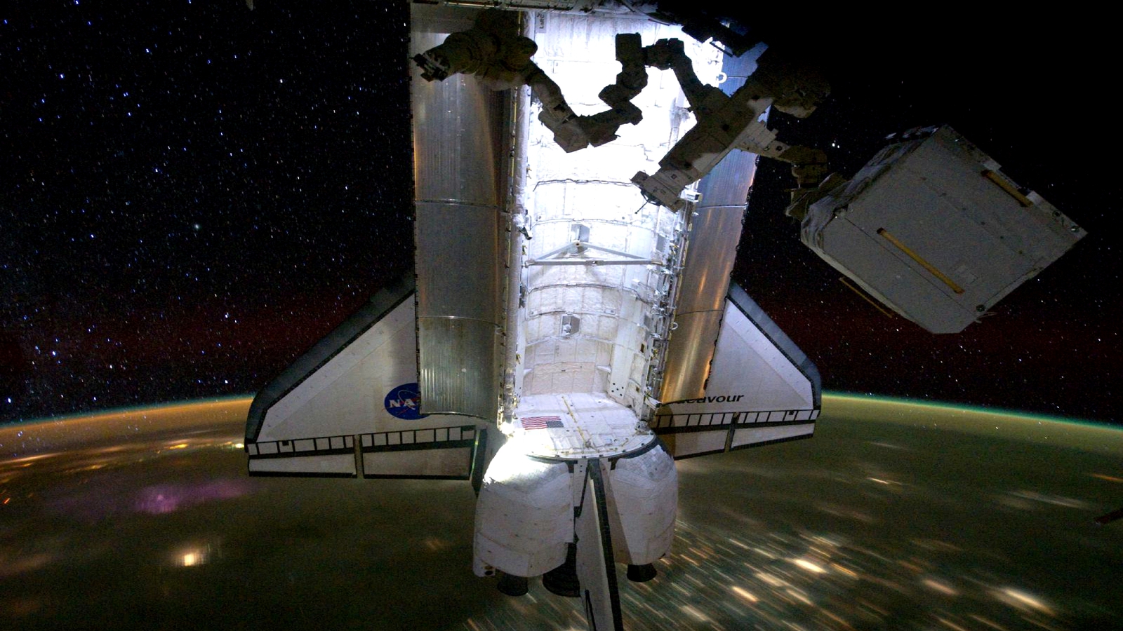 Discover space. Спейс шаттл Индевор. Лунный шаттл. Полет на шаттле «Индевор» STS-111. Space Shuttle Endeavour.
