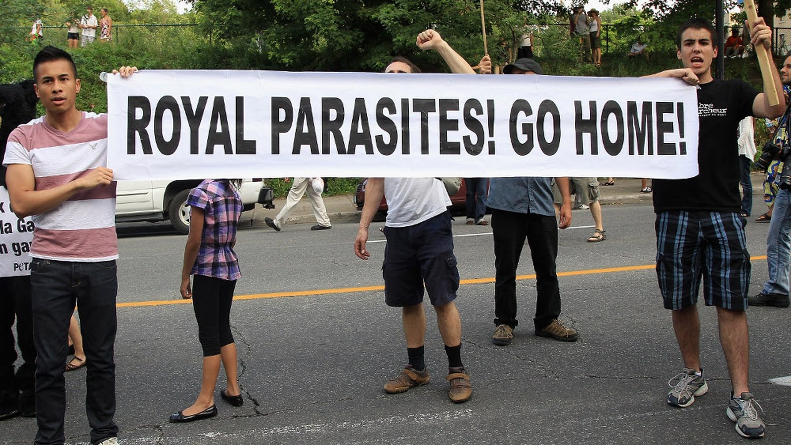 Canadian antimonarchists protest royal tour