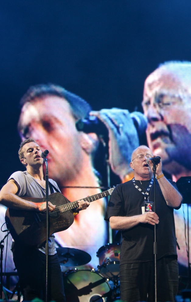 Christy Moore sings with Coldplay - New Pics!