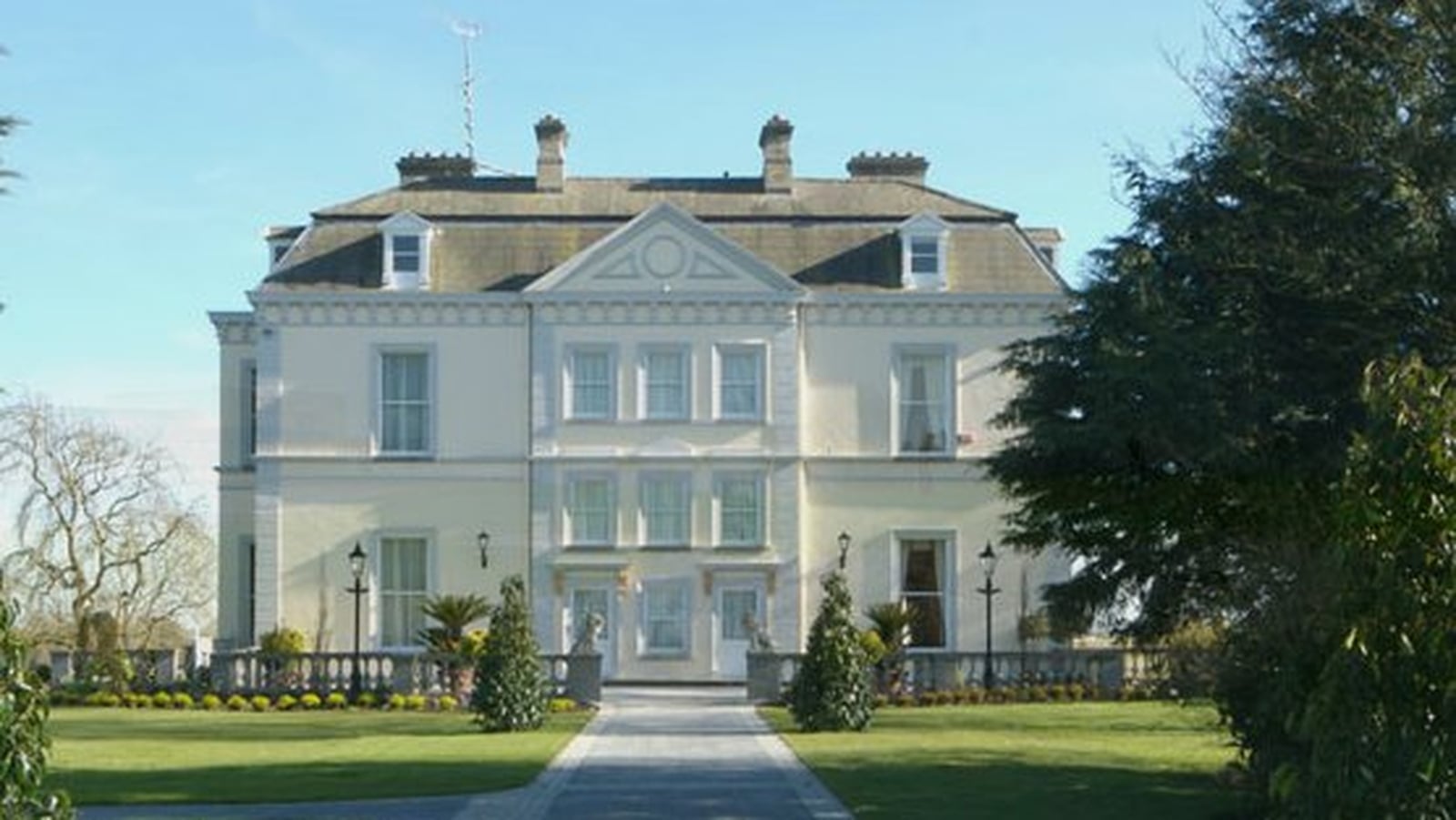 800 apartments, houses, pubs, hotels in NAMA sale