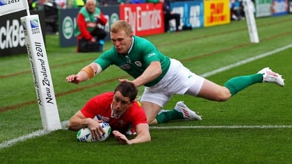 Shane Williams scores Wales' first try