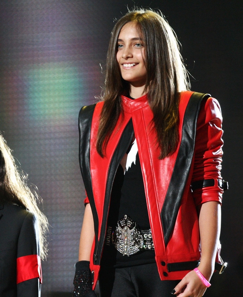 A Red Coat in Paris - Fashion Jackson
