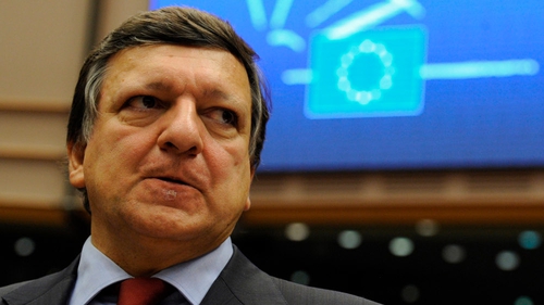Jose Manuel Barroso has said Greece should get the next tranche of €8bn
