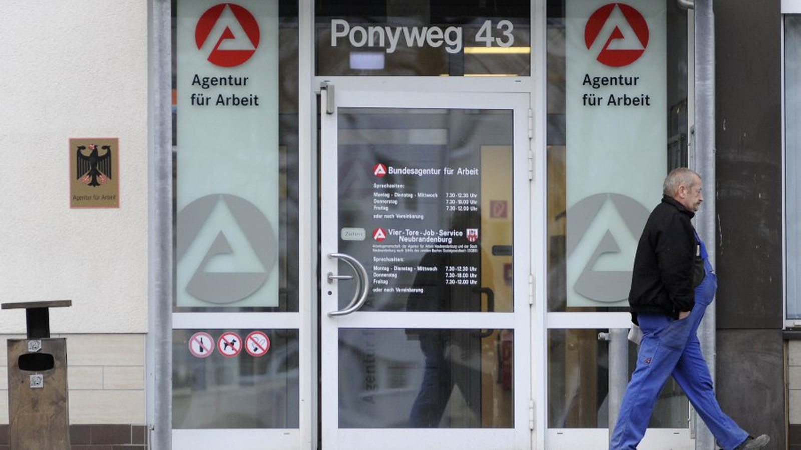German Unemployment Falls by 12,000 in May
