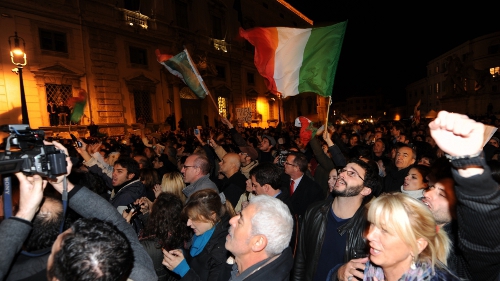 Crowds jeered at departing Prime Minister in Rome