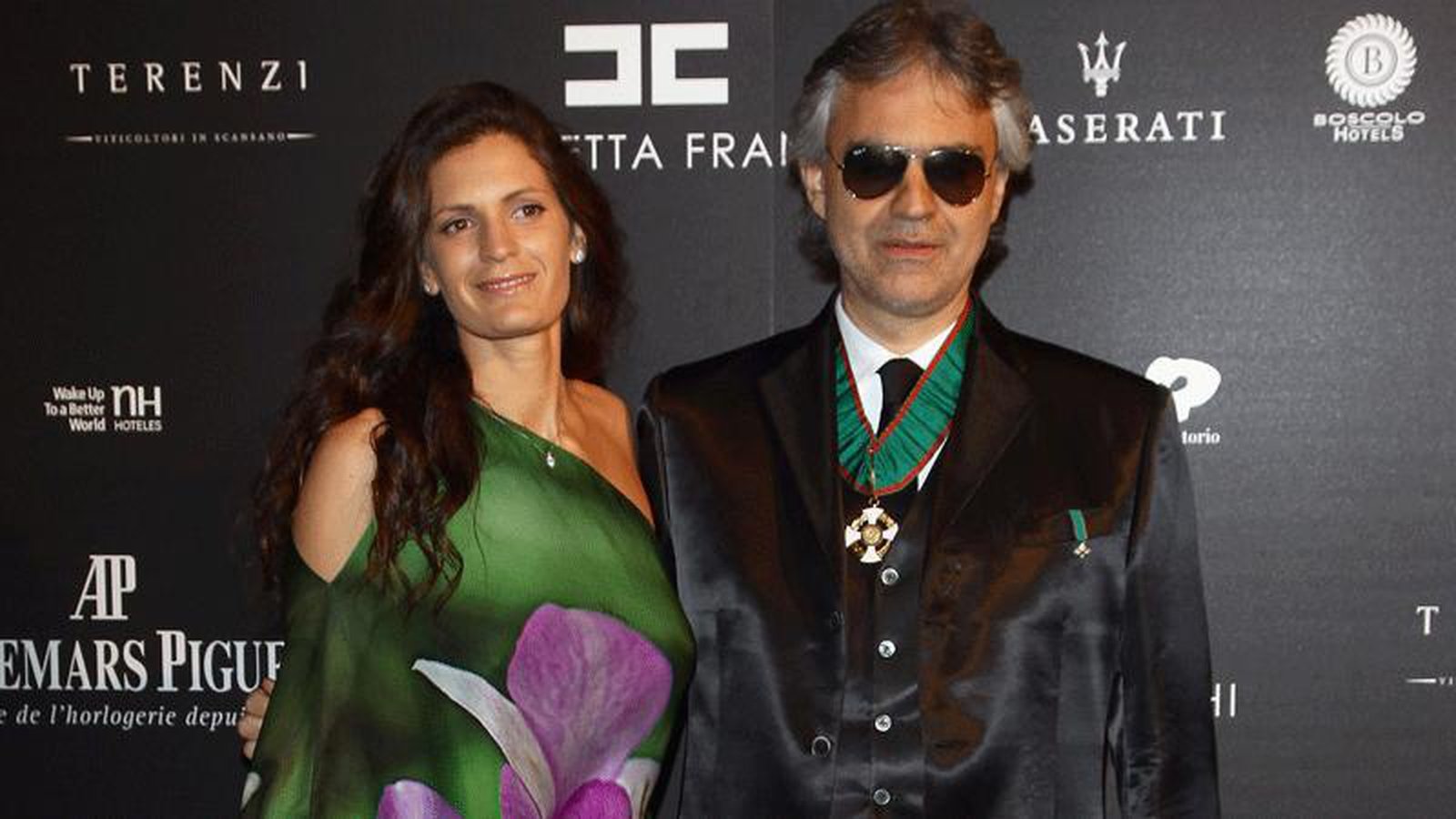 Image of Andrea Bocelli, his wife Enrica Cenzatti and their son Amos