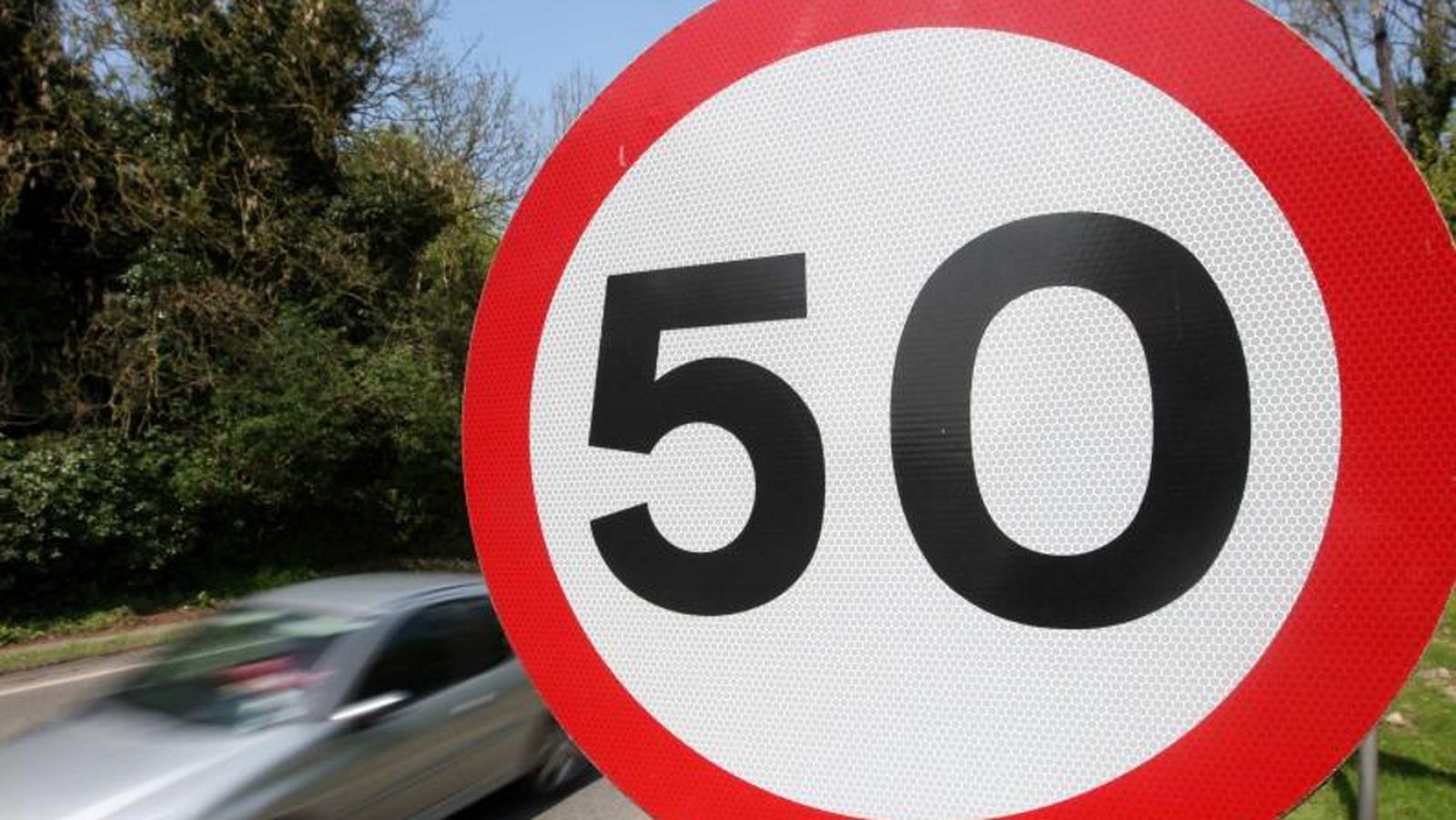 50 км в год. Знак ограничение максимальной скорости. Знак 50. Ограничение скорости 50. Знак 50 км ограничение.
