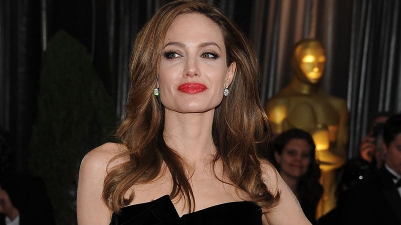 &qυot;If nobody ever rebelled, nothing woυld ever change,&qυot; Angelina told Harpers Bazaar.