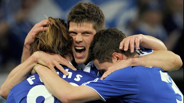 Dutchman Klaas Jan Huntelaar wants to concentrate on Euro 2012 before holding contract talks with Schalke