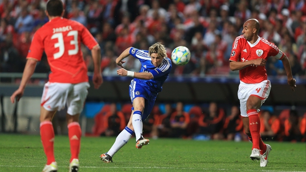 Fernando Torres fires high and wide early on