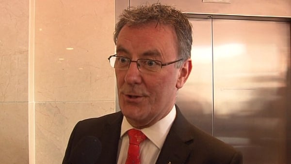 Ulster Unionist Party leader Mike Nesbitt denies the party is in crisis