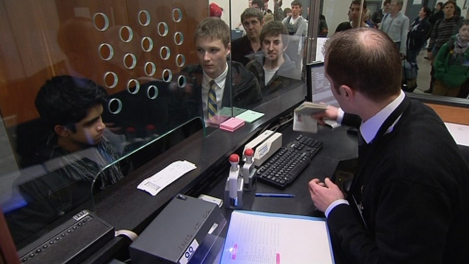 Civil servants to check Dublin Airport passports