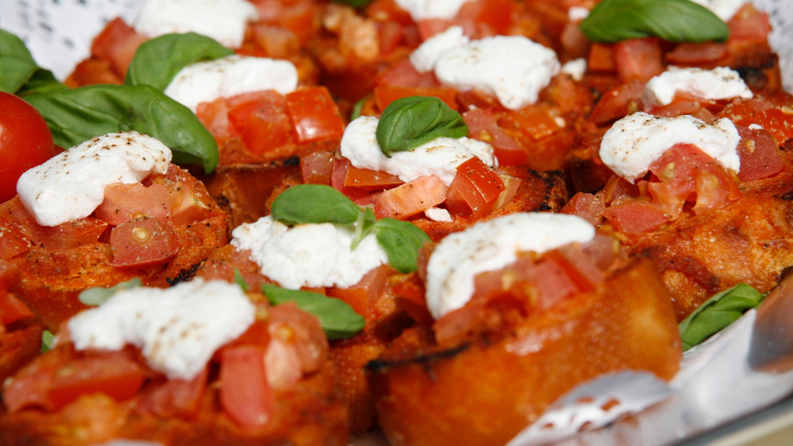 Bruschetta of Goat's Cheese with Honey, Chilli and Thyme