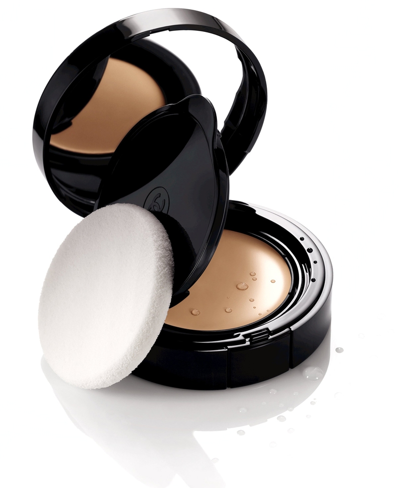 chanel vitalumiere aqua swatch chanel vitalumiere aqua swatch
