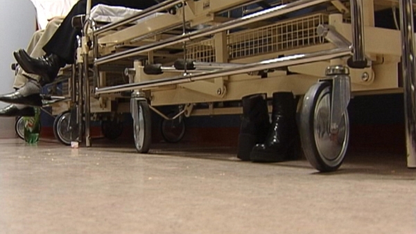 There were 352 people waiting to be admitted to hospital beds this morning, according to the INMO