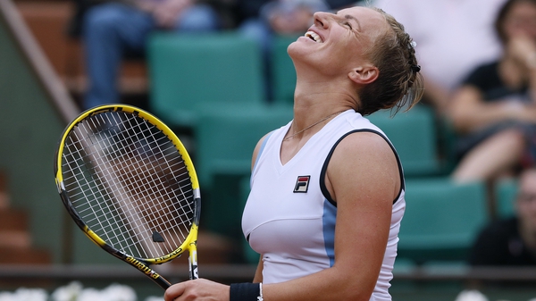 Svetlana Kuznetsova eased past her Polish opponent with little difficulty