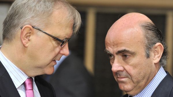 EU Commissioner Ollie Rehn with Spanish Finance Minister Luis de Guindos at today's Finance Minister's meeting.
