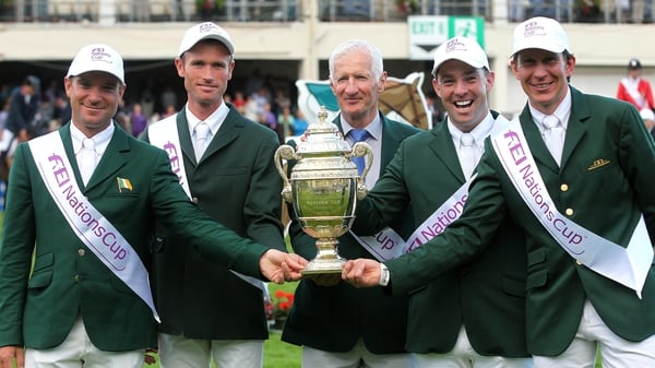Chef d'équipe Robert Splaine (centre) with the Aga Khan trophy and riders (from left) Darragh Kerins, Richie Moloney, Cian O'Connor and Clem McMahon