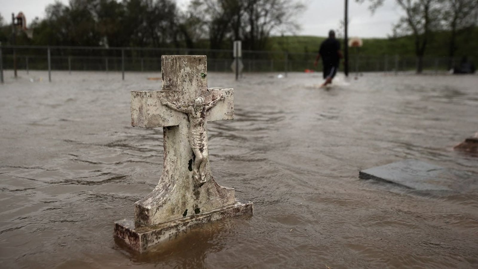 Evacuation in Louisiana over dam failure