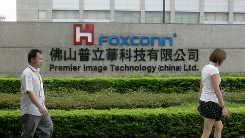 Foxconn says in talks with Sharp to clarify a late hitch to its takeover of the Japanese firm