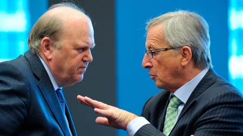 Michael Noonan chats to Jean-Claude Juncker in Luxembourg this afternoon
