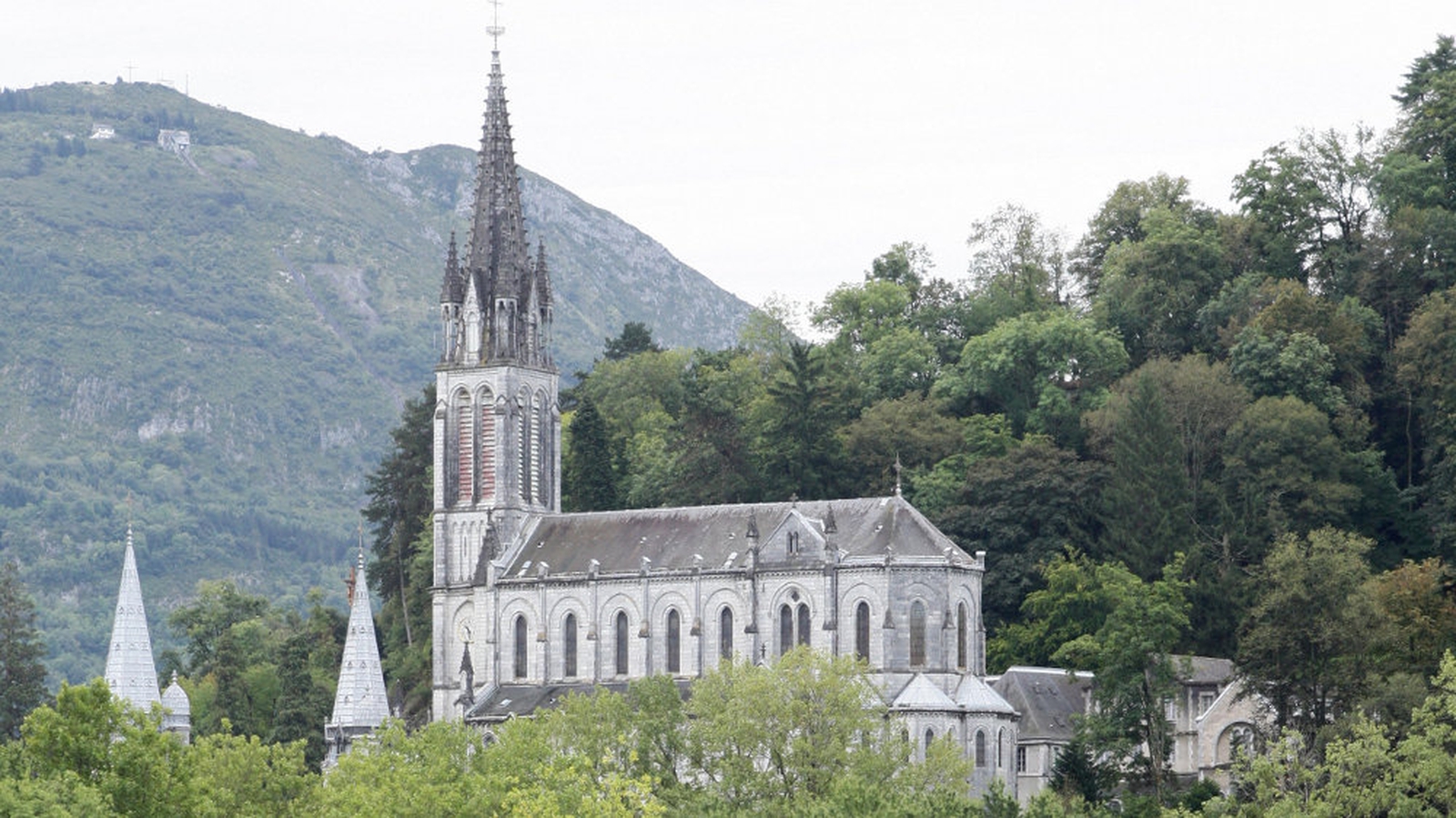 Pilgrims evacuated in Lourdes floods