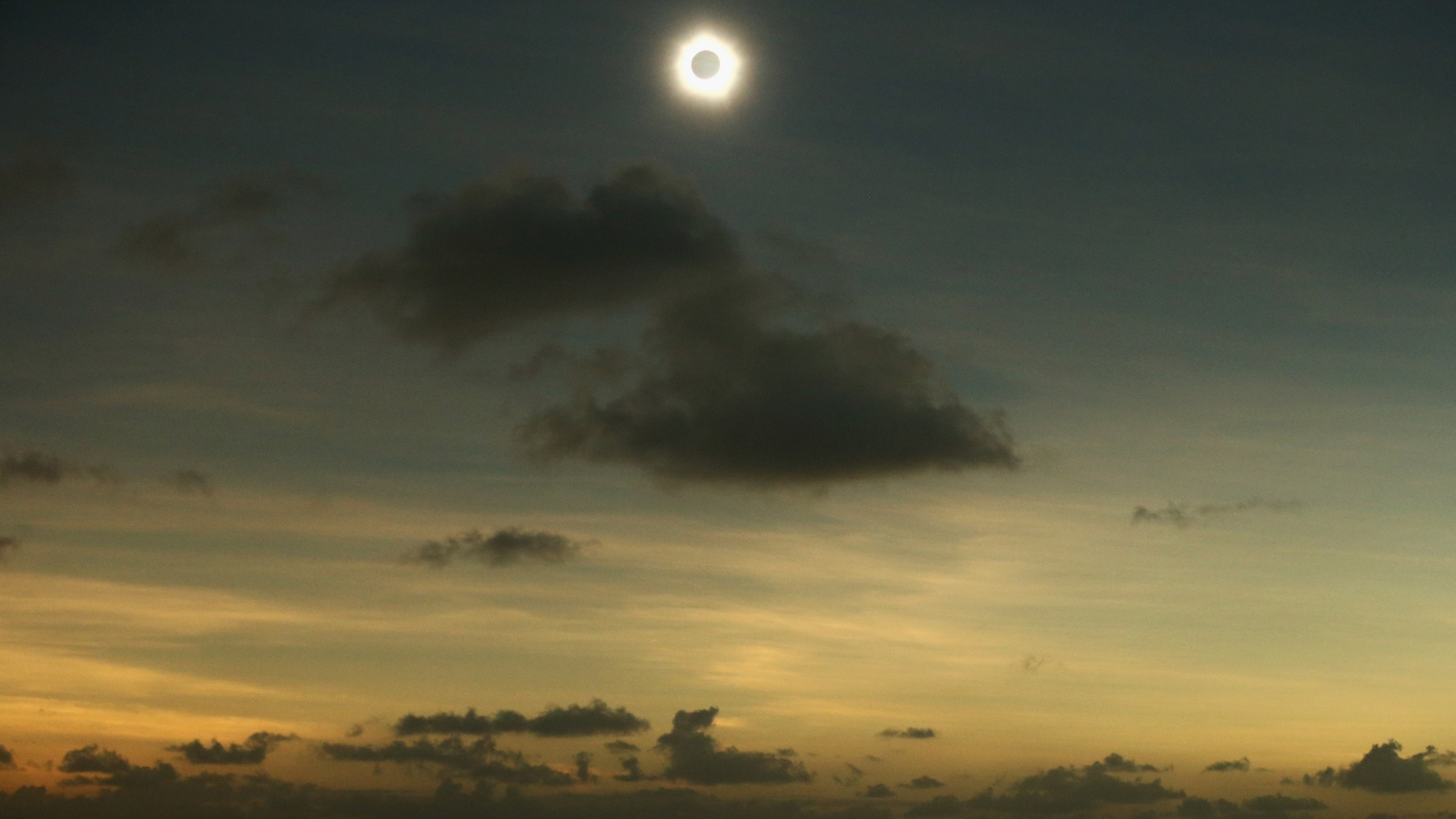 Rare full solar eclipse in Australia