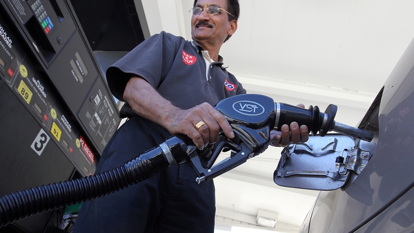 1.6% drop in petrol prices keep US inflation figures flat