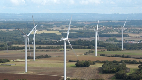 Under proposed guidelines there would be a 700m set-back between wind turbines and private homes