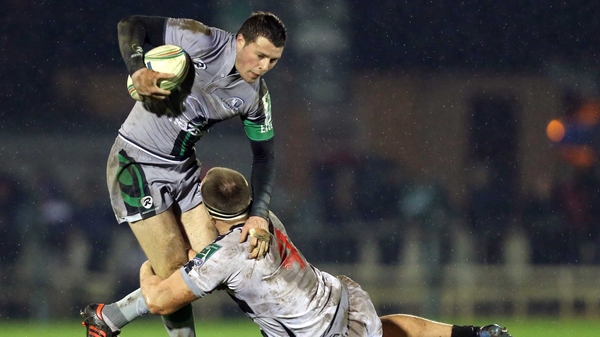 Robbie Henshaw is sticking with Connacht